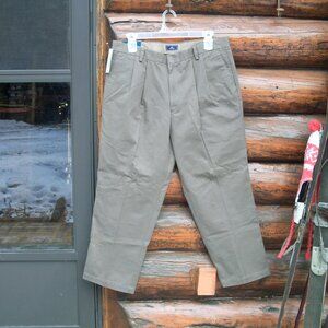 NWT Dockers Pleated Relaxed Fit Chinos Pants 38 x 29